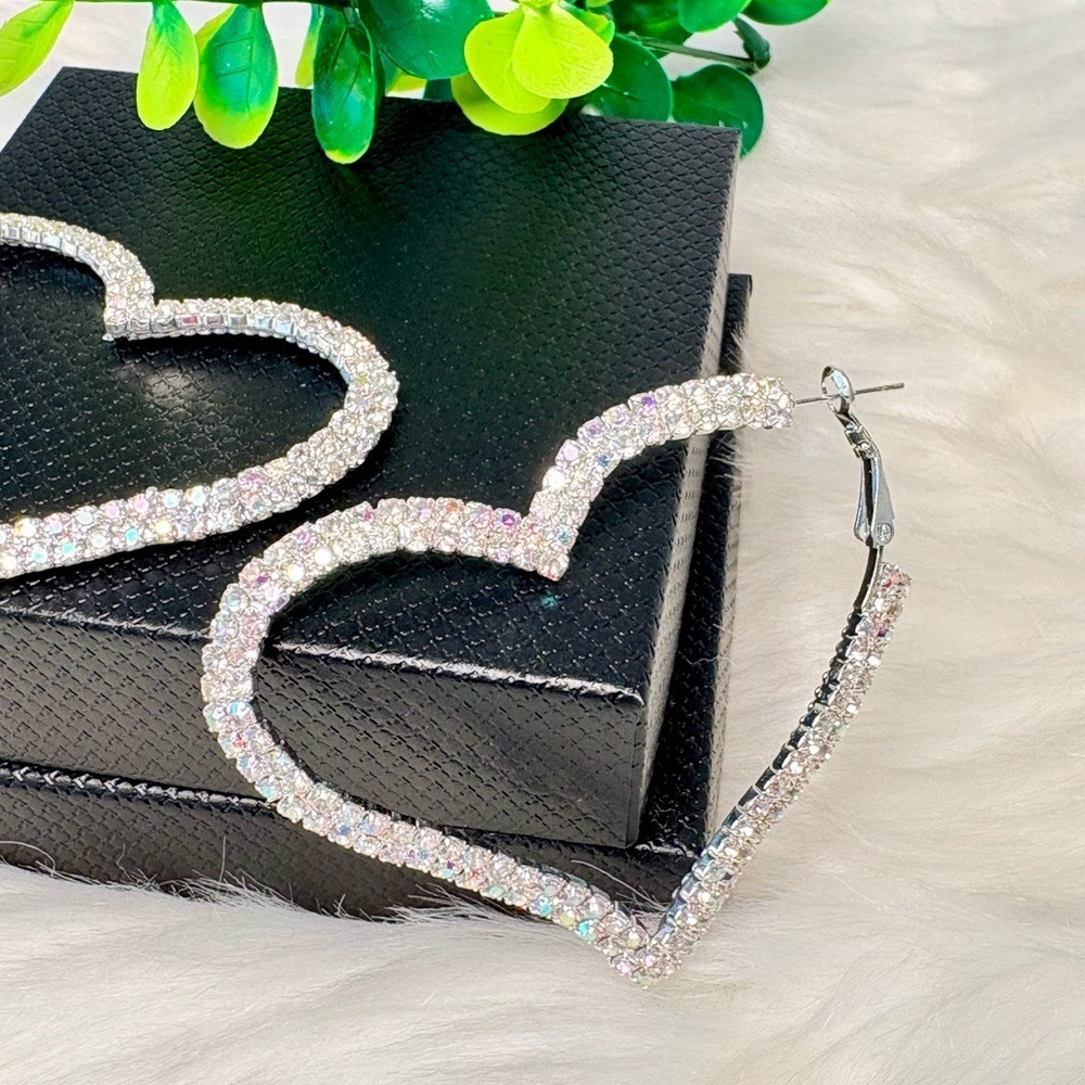 Sparkling Rhinestone‎ Heart Hoop Earrings - Picture 4 of 17